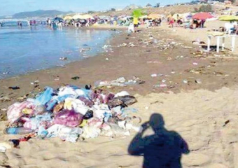 التلوث والمياه العادمة وضعف التجهيزات يحرمون ساكنة المغرب من 39 شاطئا