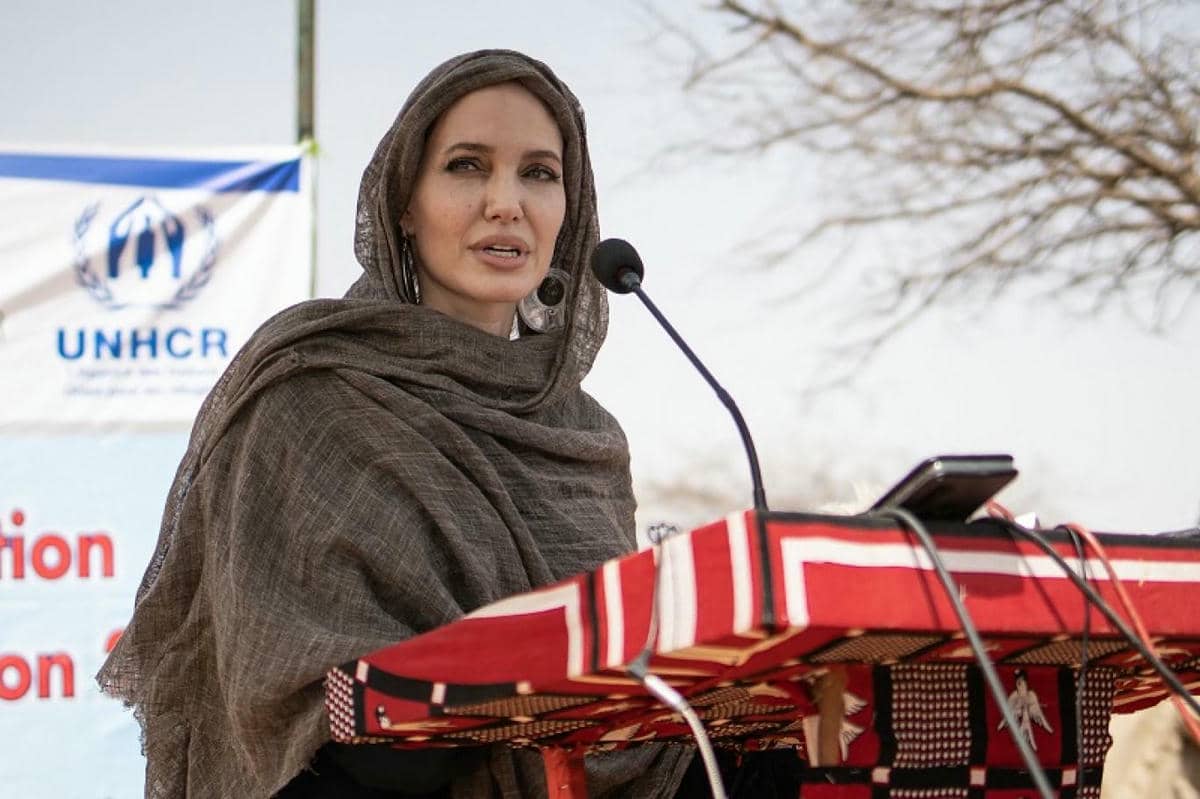 أنجلينا جولي في زيارة للاجئي مخيم غوديبو