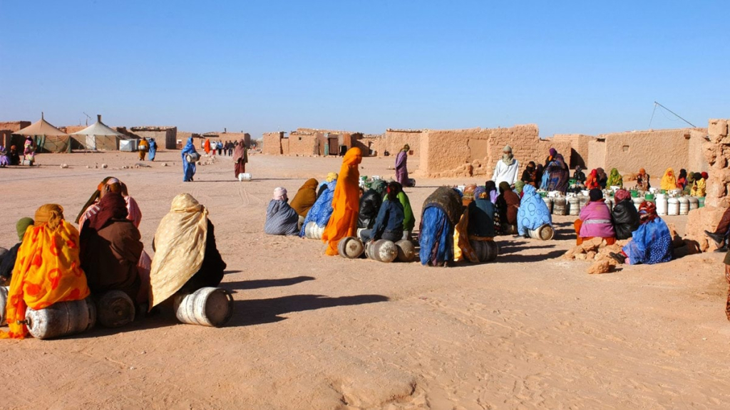 المغرب يتهم الجزائر بالإستيلاء على 105 ملايين لساكنة تيندوف