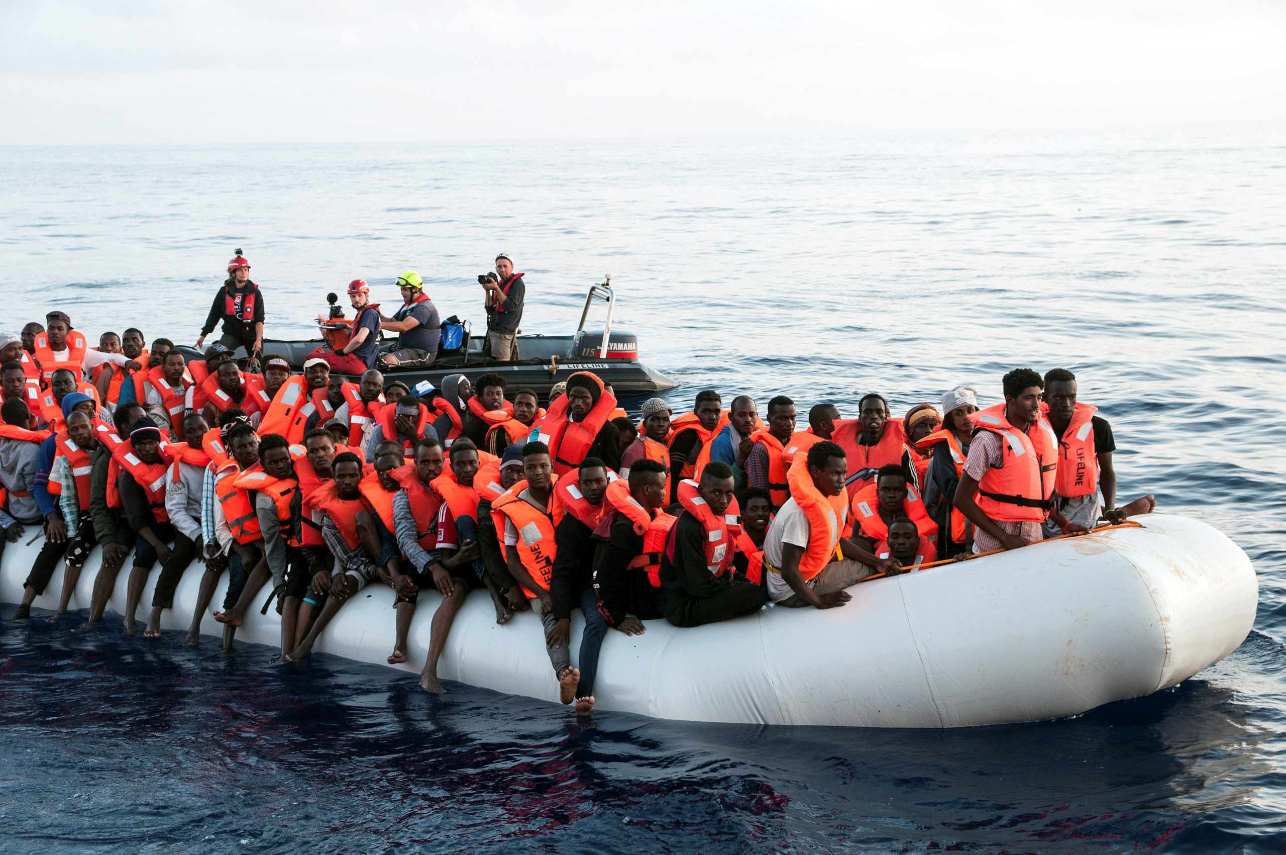 البحرية الملكية تنقذ 845 مرشحا للهجرة غير الشرعية من جنسيات مختلفة