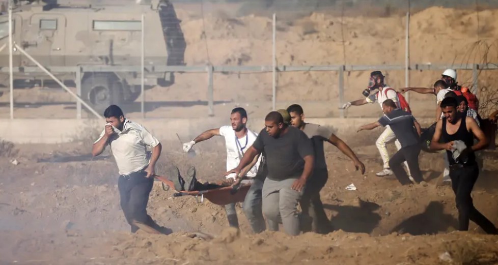 إسرائيل تقتل شابا بالضفة وتعاود قصف غزة