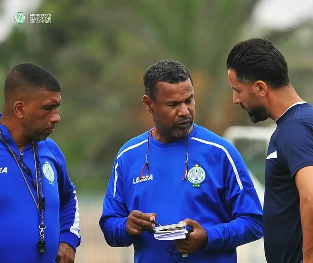 جماهير الرجاء تطالب برحيل الشابي بعد خسارة الديربي