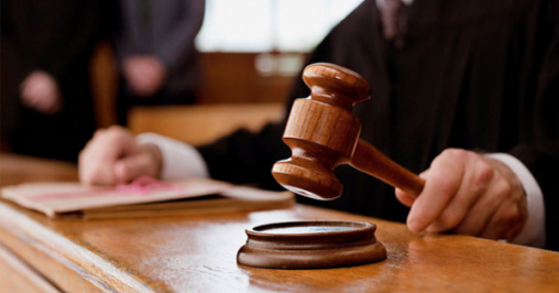 المجلس الأعلى للسلطة القضائية يعزل قاضيين و”ينذر” 7 آخرين