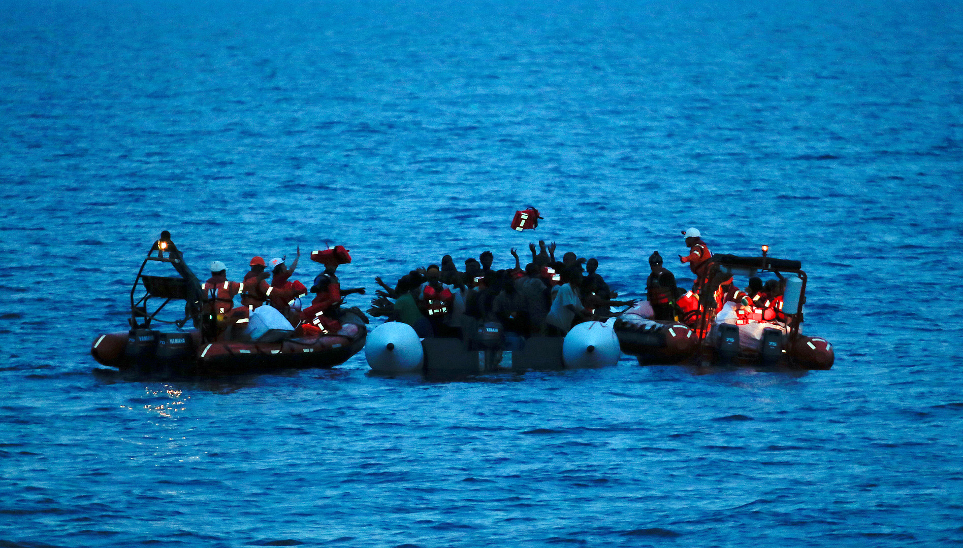 البحرية الملكية تنقذ 117 مهاجرا سريا