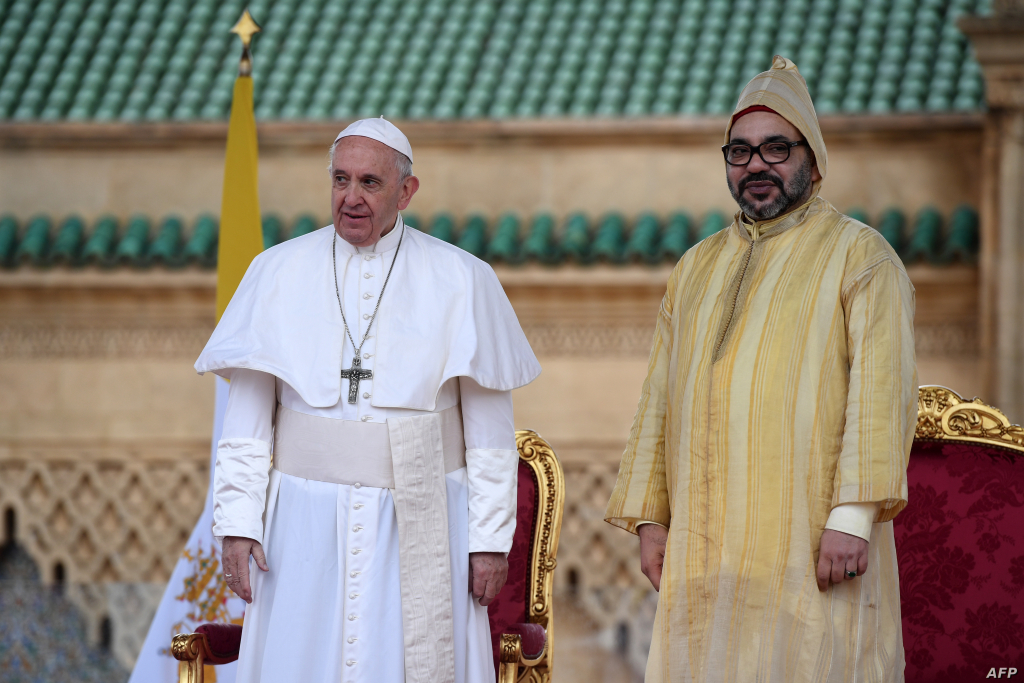 الملك يهنئ البابا فرانسيس على نجاح عملية جراحية