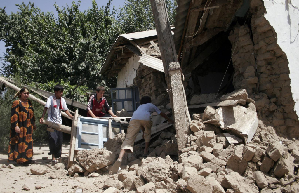مصرع خمسة أشخاص بزلزال شرق طاجيكستان