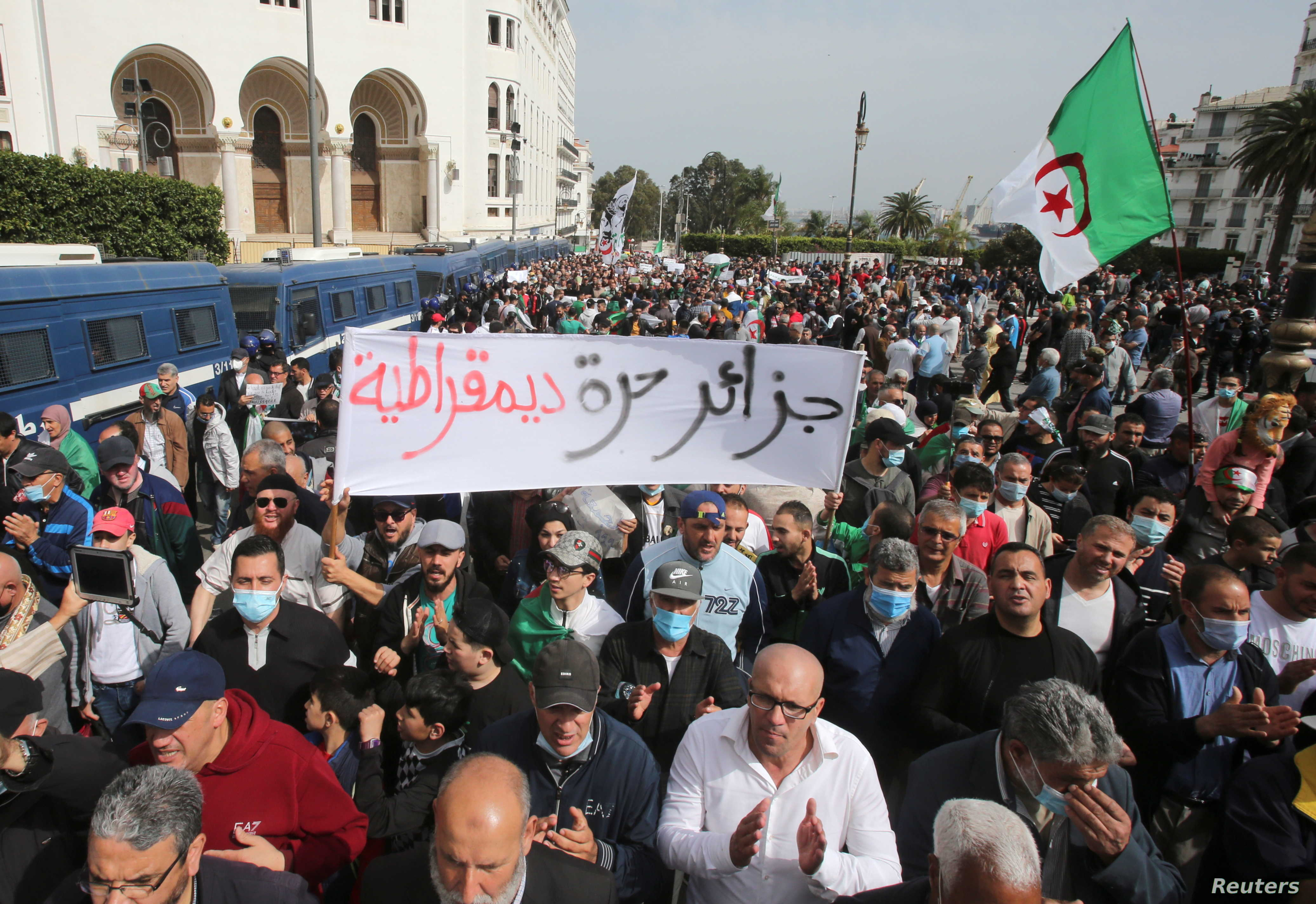 انتهاكات حقوق الانسان تدفع جزائريين للإحتاج بجنيف ضد النظام