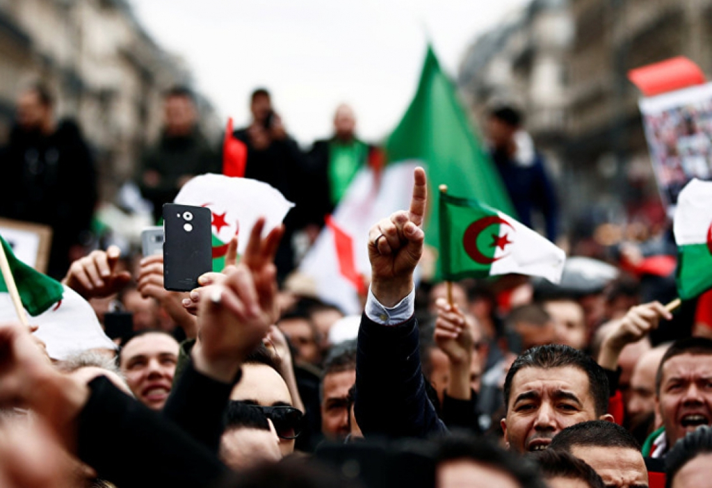سنتان حبسا لأحد نشطاء الحراك بالجزائر