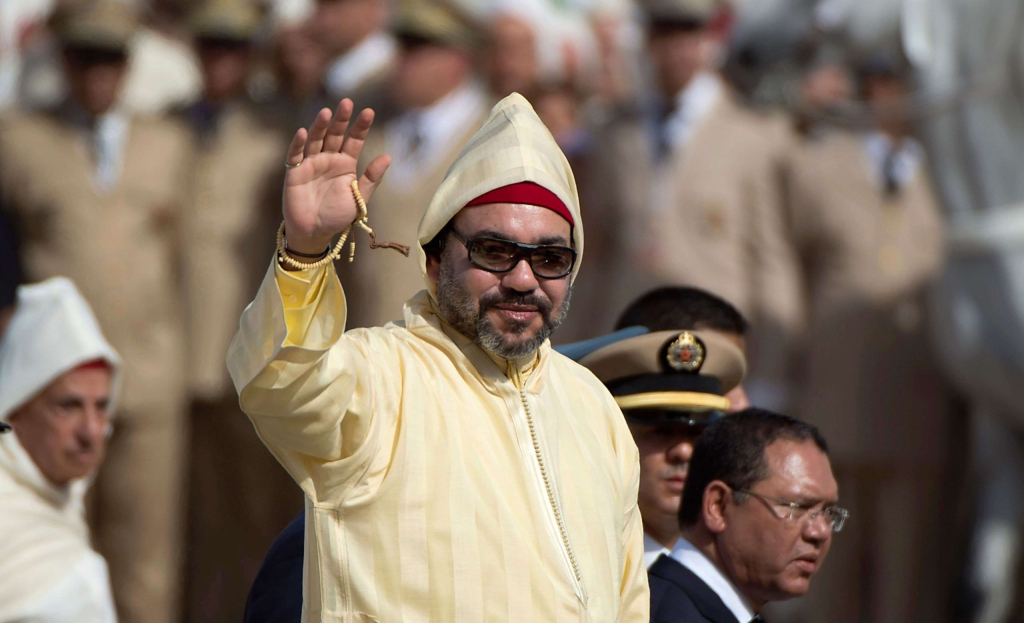 الملك يهنئ الرجاء على التتويج بكأس محمد السادس في عيد ميلاده