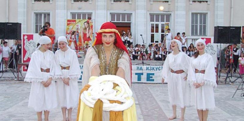المغرب يشارك بأجمل مهرجان بالعالم