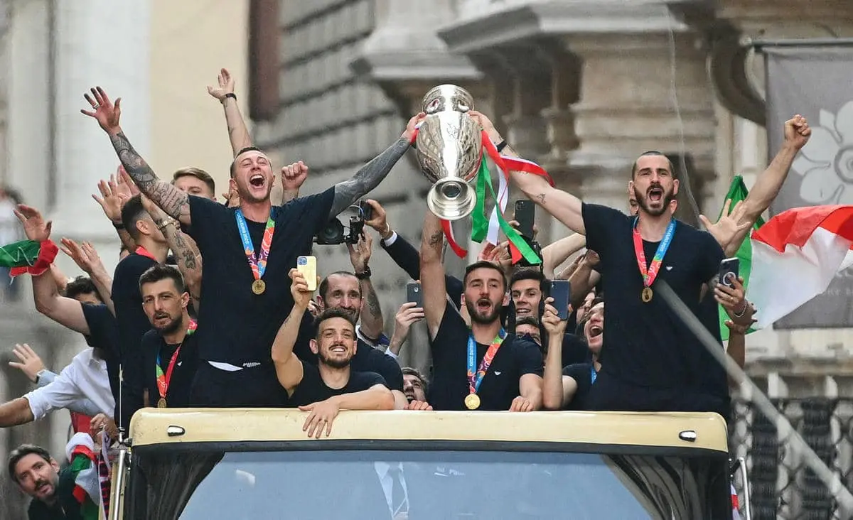 إيطاليا تطوي مآسي كورونا باستقبال حاشد لأبطال أوروبا