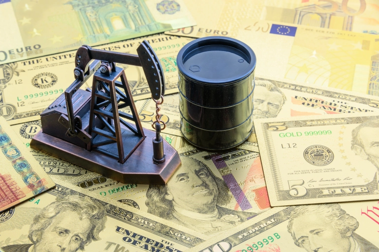 أسعار النفط تتحرك عرضيا وسط مخاوف ضعف الطلب