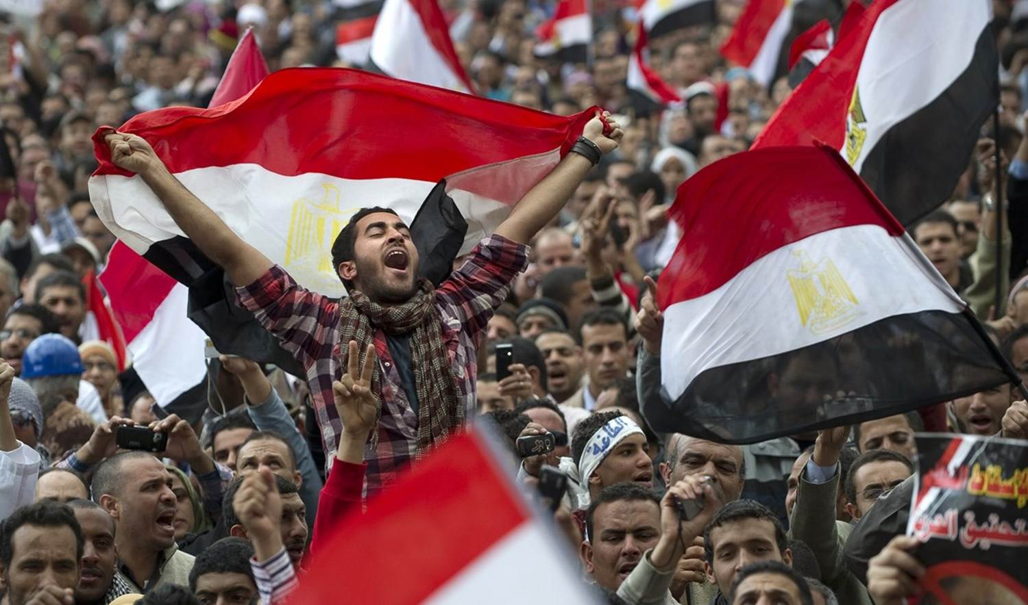 مصر ترضخ للضغوط الأمريكية وتفرج عن إسراء عبد الفتاح
