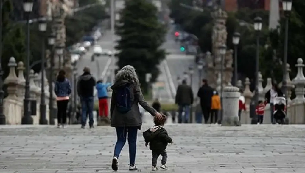 بريطانيا ترفع قيود كورونا وجونسون يدعو لتوخي الحذر