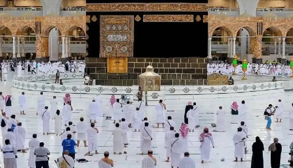 السعودية ترفع عدد زوّار الكعبة إلى مليون حاج في 2022