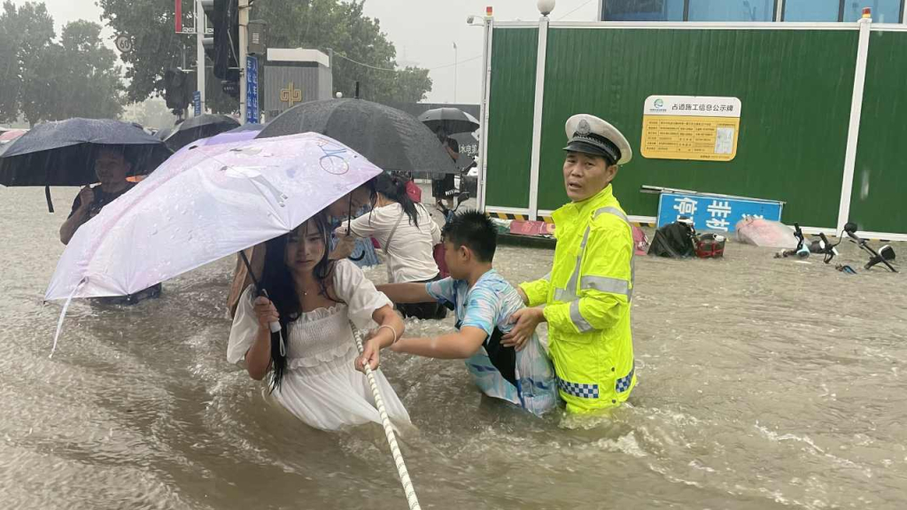 الفيضانات تخلي مدينة صينية من السكان