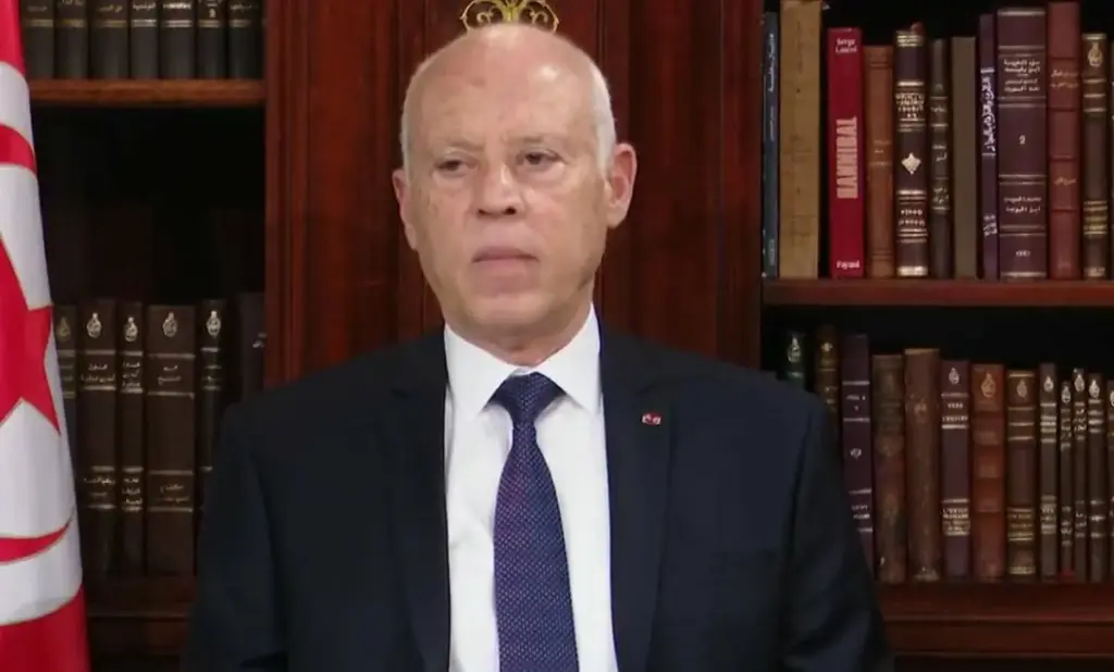 سعيّد يحل المجلس الأعلى للقضاء..وحقوقيون: نهاية فصل السلطات بتونس
