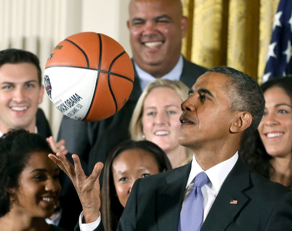 أوباما يروّج لكرة السلة الأمريكية بإفريقيا