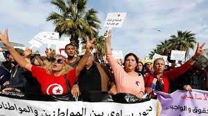استطلاع رأي يكشفُ تمسك التونسيين بالديمقراطية