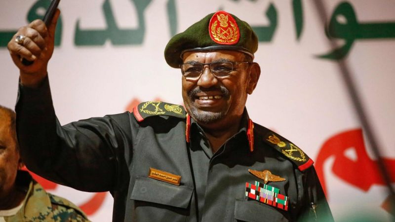السودان يقرر تسليم البشير لـ”لاهاي”  على خلفية جرائم دارفور