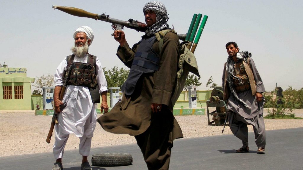 طالبان تدخل القصر الرئاسي ورئيس أفغانستان يغادر البلاد