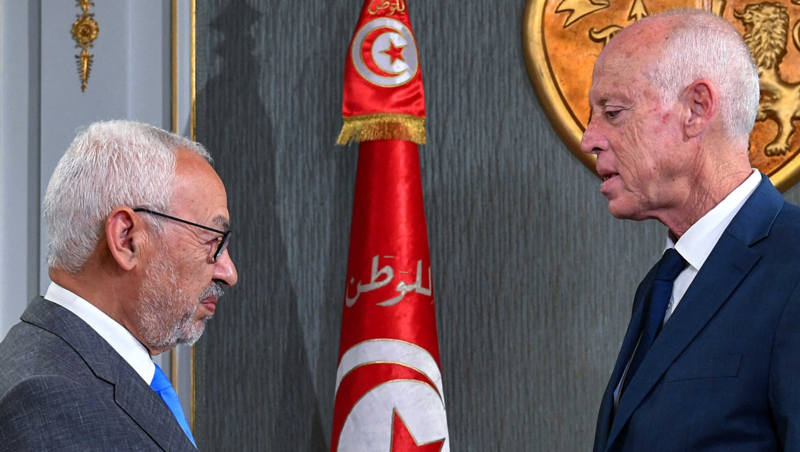 بايدن يحض الرئيس التونسي على تسريع العودة إلى مسار الديمقراطية