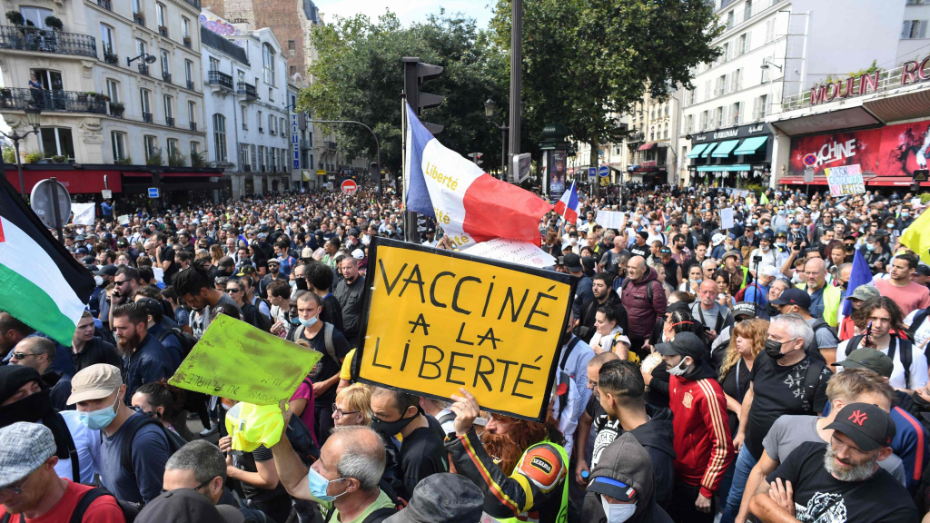 تراجع الاحتجاجات في فرنسا ضد جواز التلقيح بعد بلوغها الأسبوع الـ17