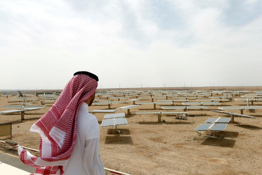 السعودية تقتحم مجال الطاقة الشمسية بمليار دولار أمريكي