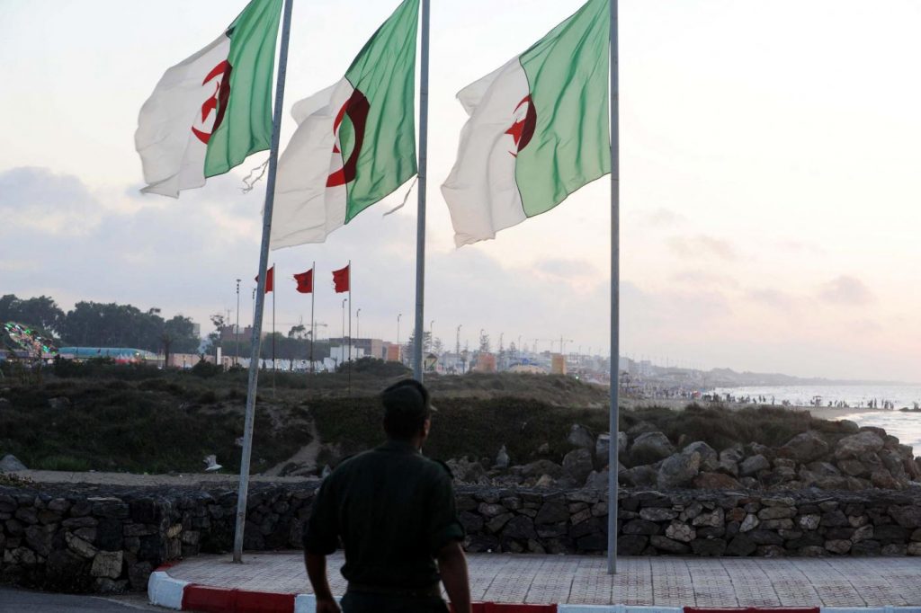 سفير جزائري سابق يتوقع فرض التأشيرة على المغاربة وتعليق الرحلات