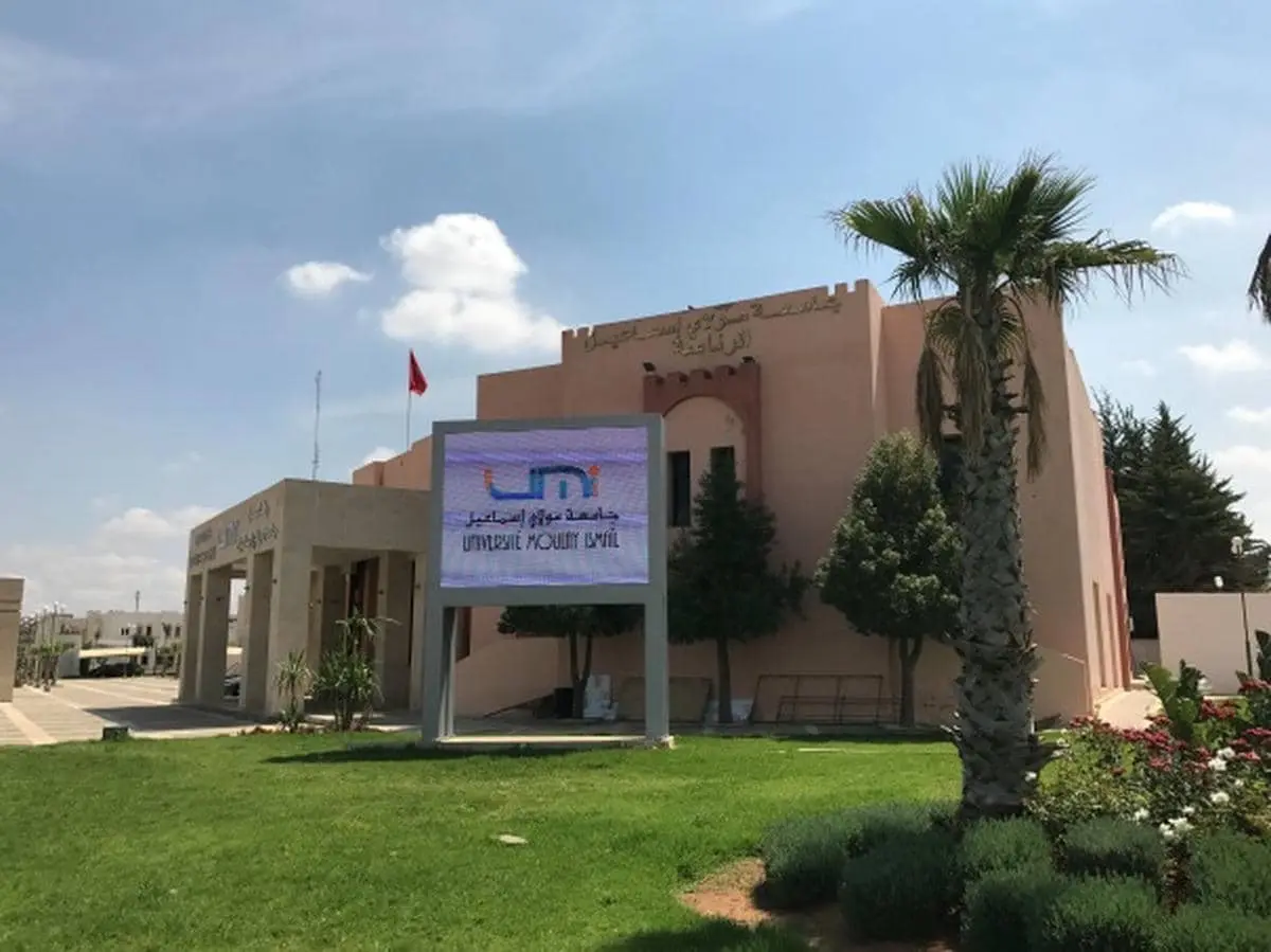 دراسة حضورية وعن بعد بجامعة مكناس
