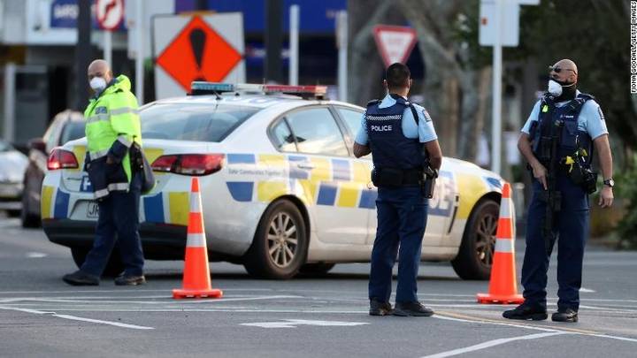 طعن ستة أشخاص.. شرطة نيوزيلندا تقتل مسلحا في أوكلاند