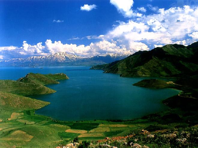 “فان”..أكبر بحيرات تركيا مهددة بالاندثار