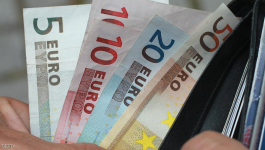 اليورو عند أدنى مستوى بعد دعوة لانتخابات فرنسية مبكرة