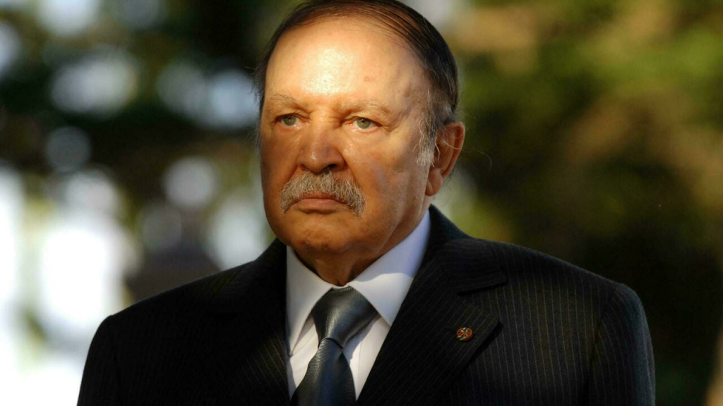 الملك محمد السادس يعزي الرئيس الجزائري وعائلة الراحل بوتفليقة