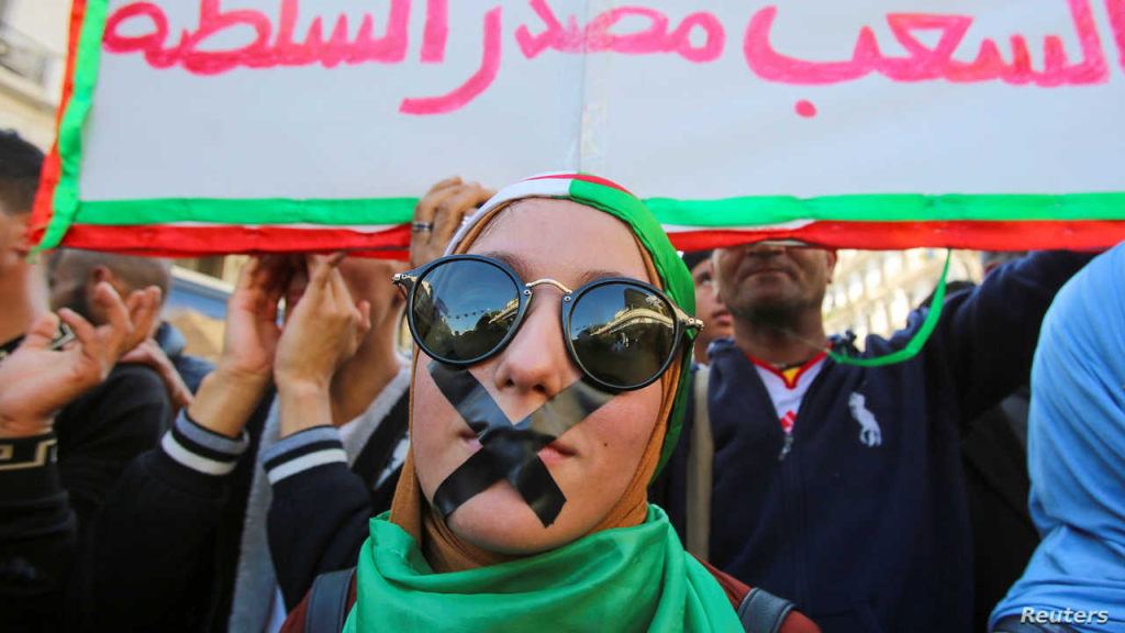 صحيفة جزائرية: السلطة تخوض حربا ضد الشعب وتخترع أعداء وهميين للتضليل