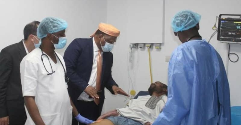 بعد أسابيع.. السائق المغربي الناجي من هجوم مالي يغادر المستشفى
