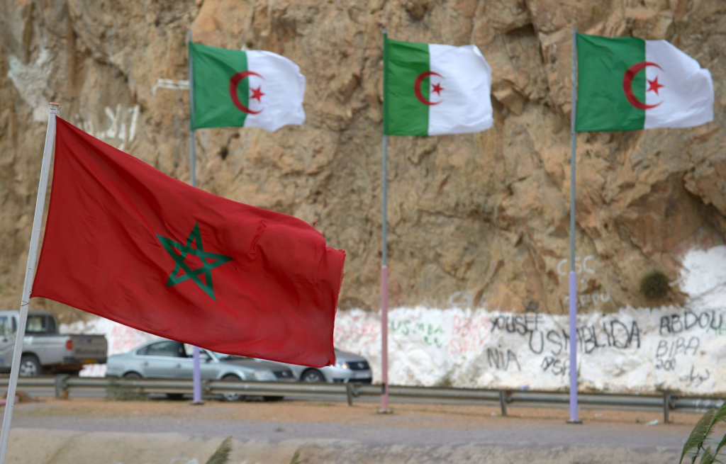 بعد قطع علاقتها بالمملكة.. الملك ينهي مهام سفير المغرب بالجزائر