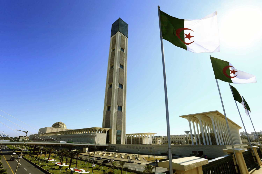 الجزائر… “جهادي” يسلّم نفسه للسلطات العسكريّة