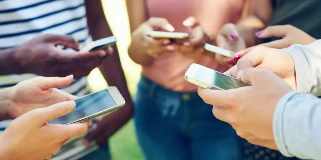 بتهمة التطرف.. روسيا تحظر “فيسبوك” و”إنستغرام”