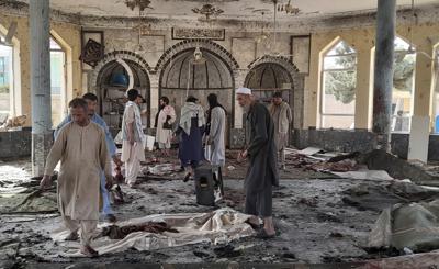 100 قتيل ومصاب في تفجير داخل مسجد بأفغانسان