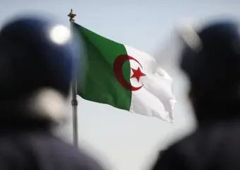 منظمة نقابية تستنكر توقيف 61 مغربيا بالجزائر وتطالب بإطلاق سراحهم وضمان عودتهم الآمنة