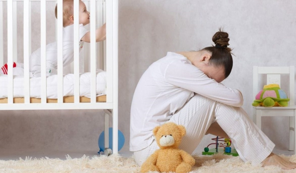 اكتئاب ما بعد الولادة يهدد صحة النساء.. والكبيتي: الدعم النفسي ضروري