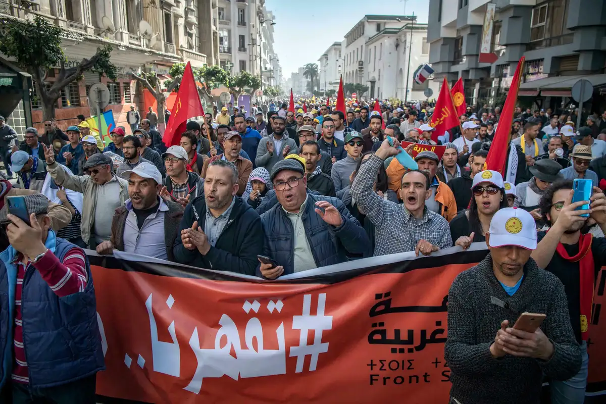 ثقة المغاربة بالديمقراطية تهتز ..وخبير: عائدات عشرية بلا تنمية