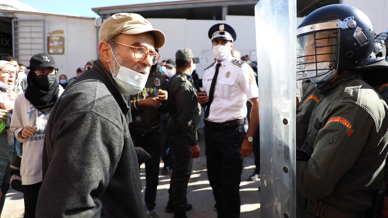 الأمن يفرق وقفة احتجاجية بالرباط ضد إجبارية جواز التلقيح