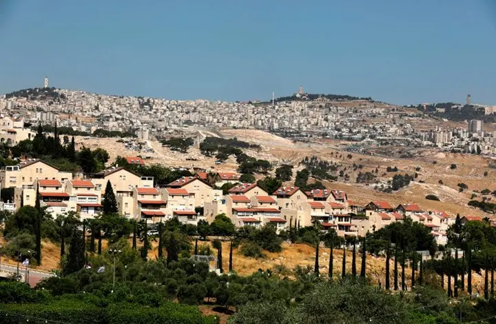 غضب فلسطيني بعد قرار إسرائيل بناء 1300 وحدة استيطانية بالضفة