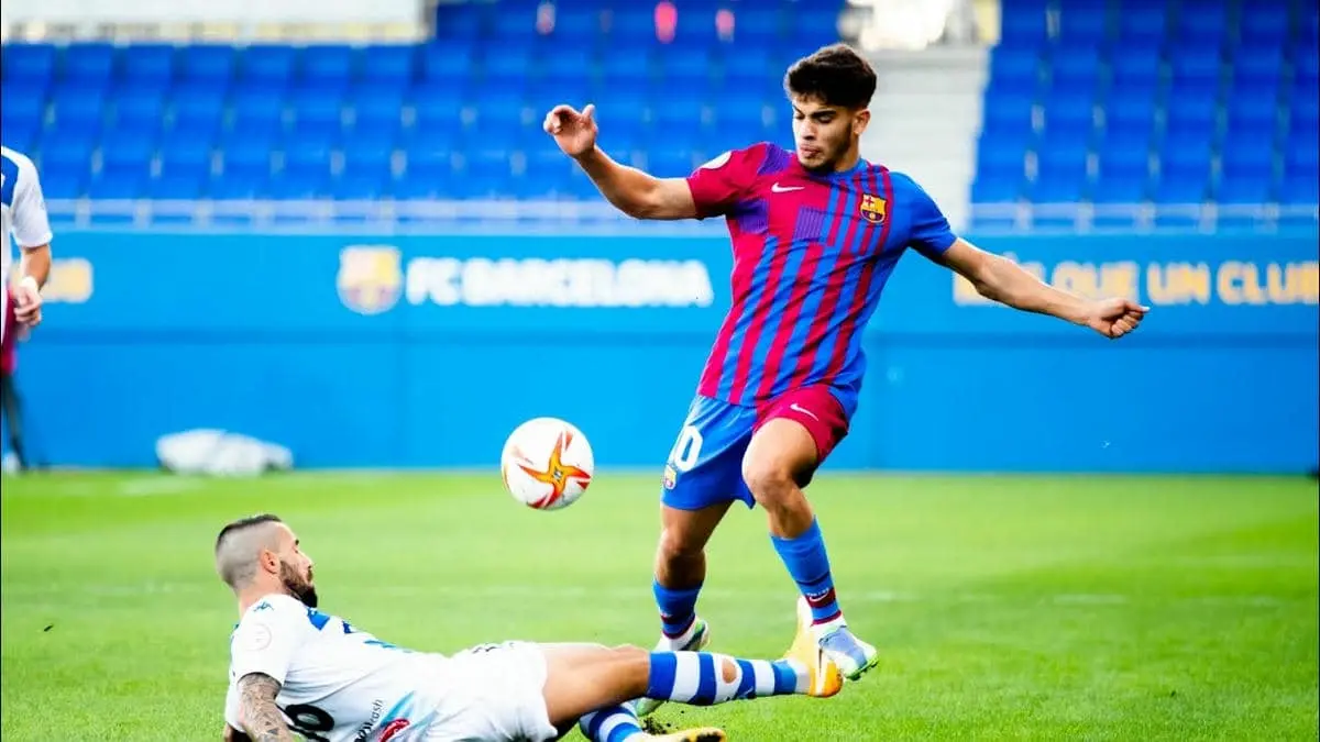 مدرب برشلونة يشيد بالمغربي الزلزولي