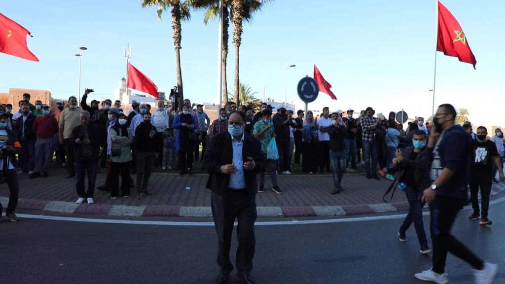 في مدن مغربية مختلفة.. احتجاجات “إسقاط” جواز التلقيح تزداد حدة