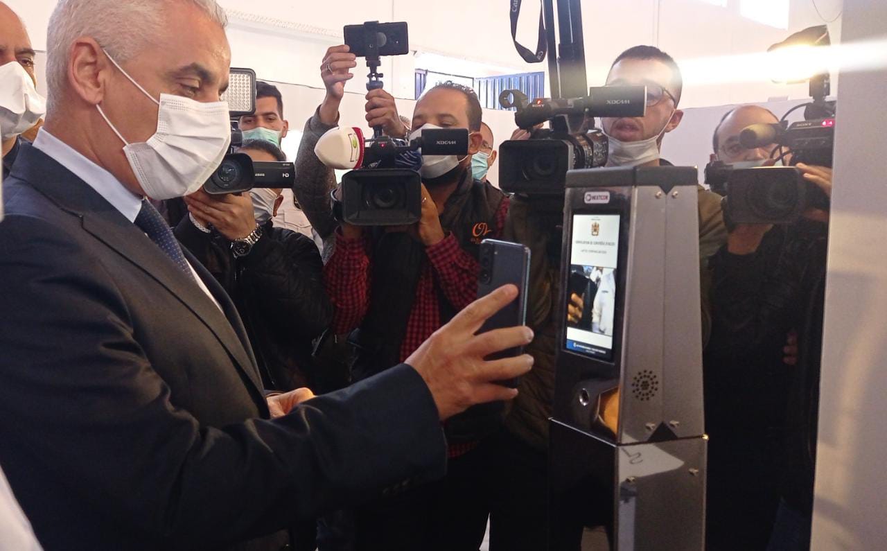وزير الصحة يتفقد فضاء رقميا مندمجا للتلقيح ضد كورونا بفاس