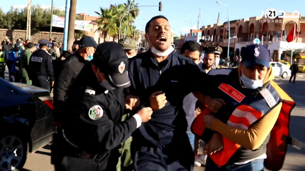 مغاربة ينزلون للشوارع من جديد لإسقاط جواز التلقيح