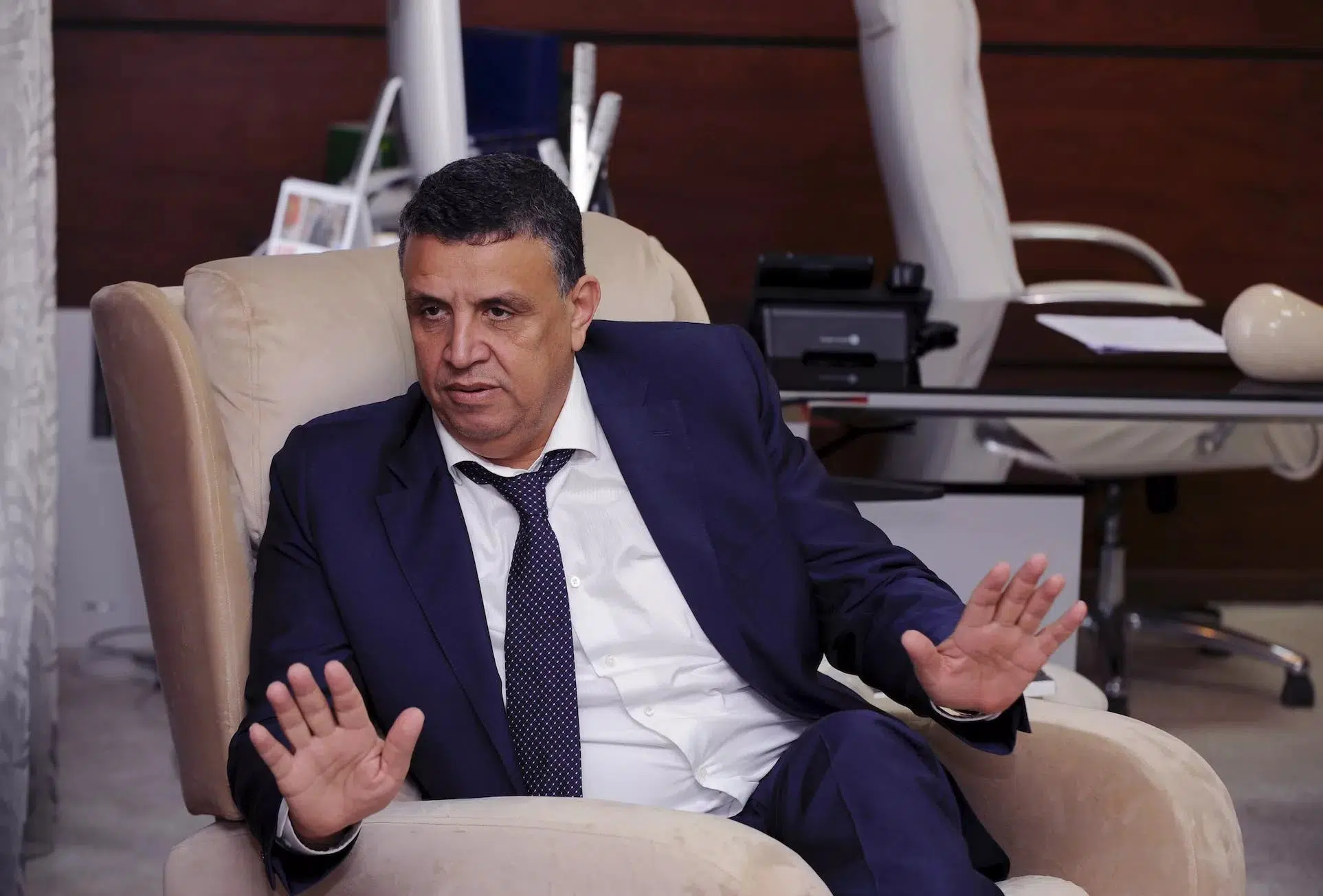 رحاب: وهبي تنقصه الرزانة بدل “خفة اللسان”